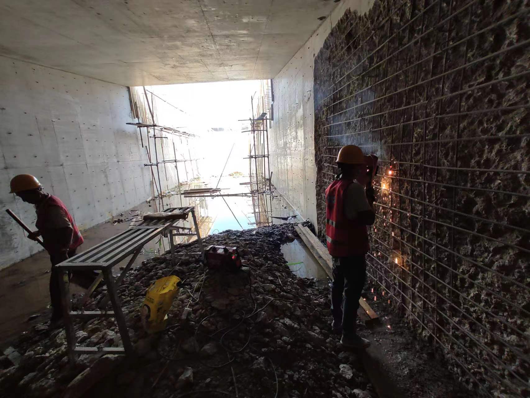 古县挖断承重墙导致楼体开裂，加固施工方案出炉